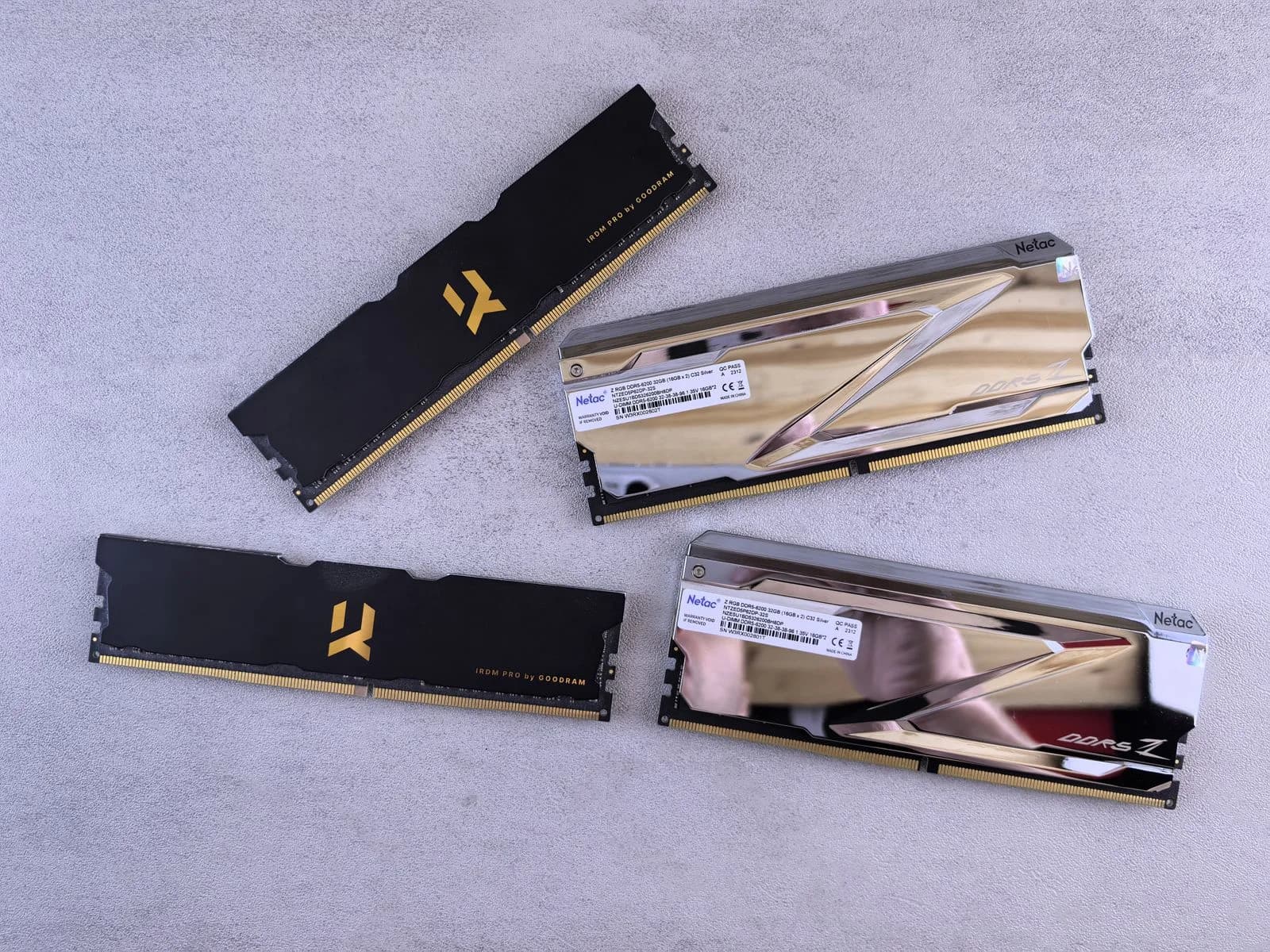 Desktop memory modules with dark and metallic heat spreaders